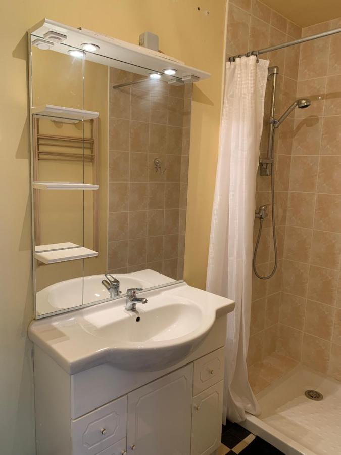 Stylish One Bedroom Apartment In A Lovely Village Saint-Vincent-Rive-d'Olt Экстерьер фото